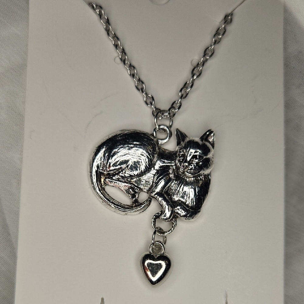 Cat Pendant W Heart Necklace